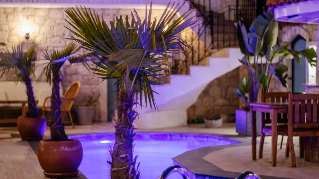 Avlu Alaçatı Butik Otel